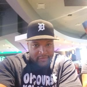 Meet your Posher, Derrell